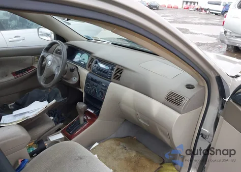 2004 Toyota Corolla Le z USA, uszkodzony, nr VIN 2T1BR38E14C207850